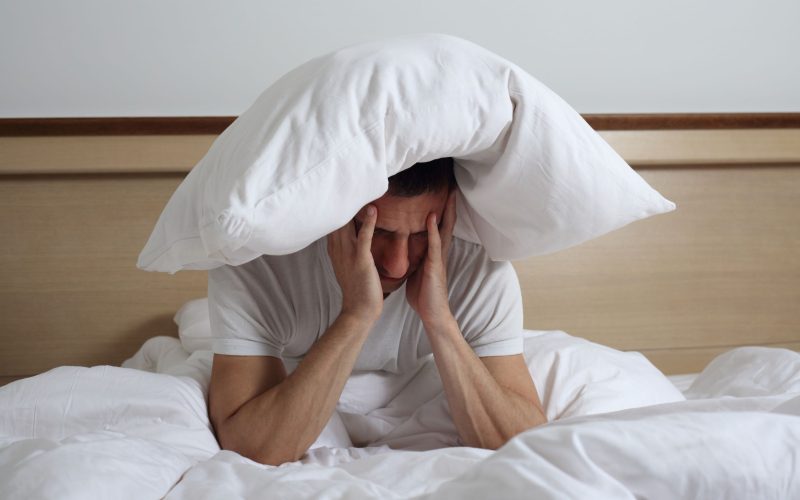 Mik az éjszakai alvászavar okai és tünetei?